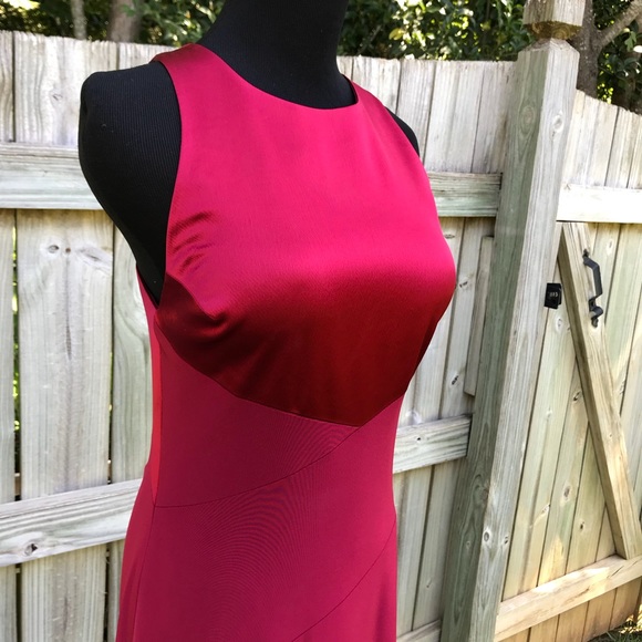 Red cross back formal gown - Picture 2 of 4